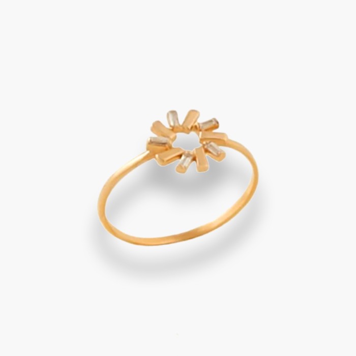 Золота каблучка з фіанітами  Розмір 17 Артикул  380593